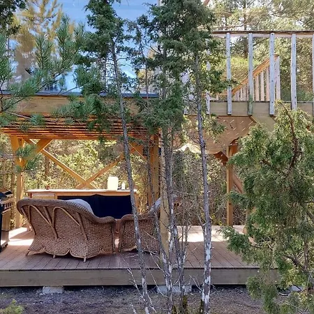 Puhkemaja Ueuegumetsa Treehouse And Sauna