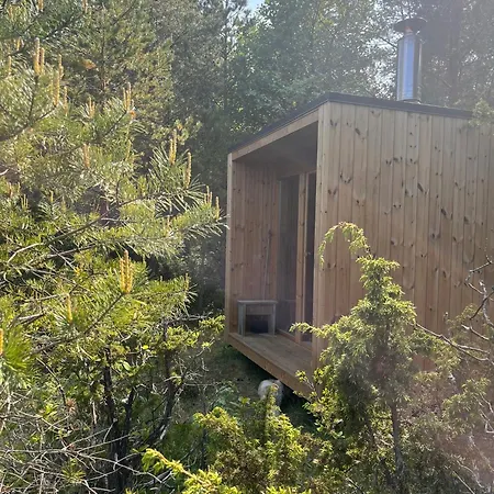 Semesterbostad Ueuegumetsa Treehouse And Sauna Kallaste (Saaremaa)